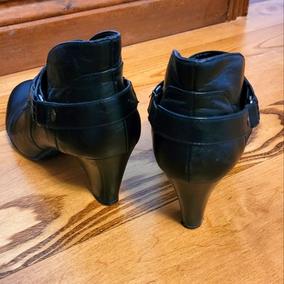 Black Leather ankle boots - Picture 3 of 3